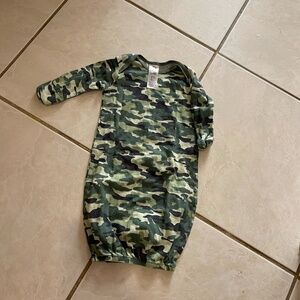 311. Gerber Camo Sleep Sack Size 0-6 months
